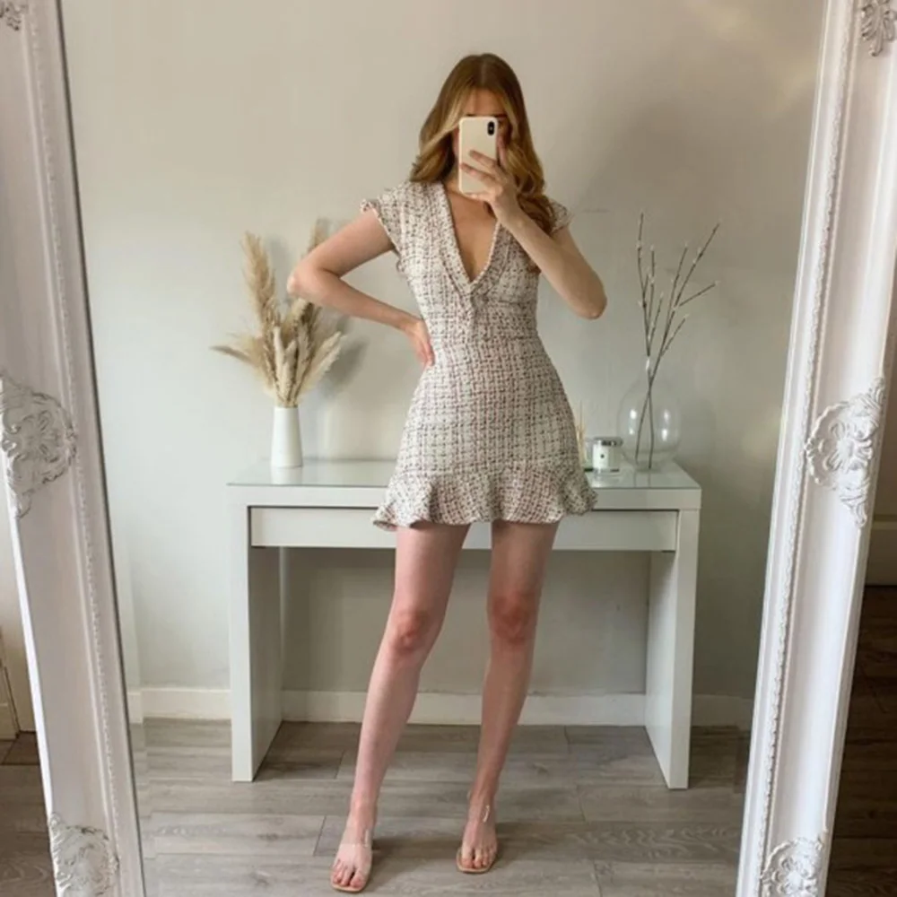 

Платье женское твидовое с оборками, коротким рукавом и молнией