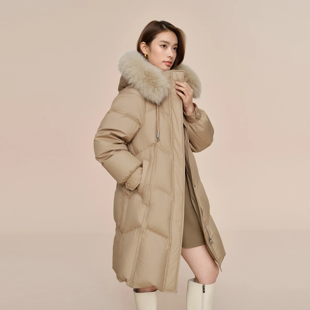 Женская зимняя утепленная куртка из лисьего меха с воротником натурального