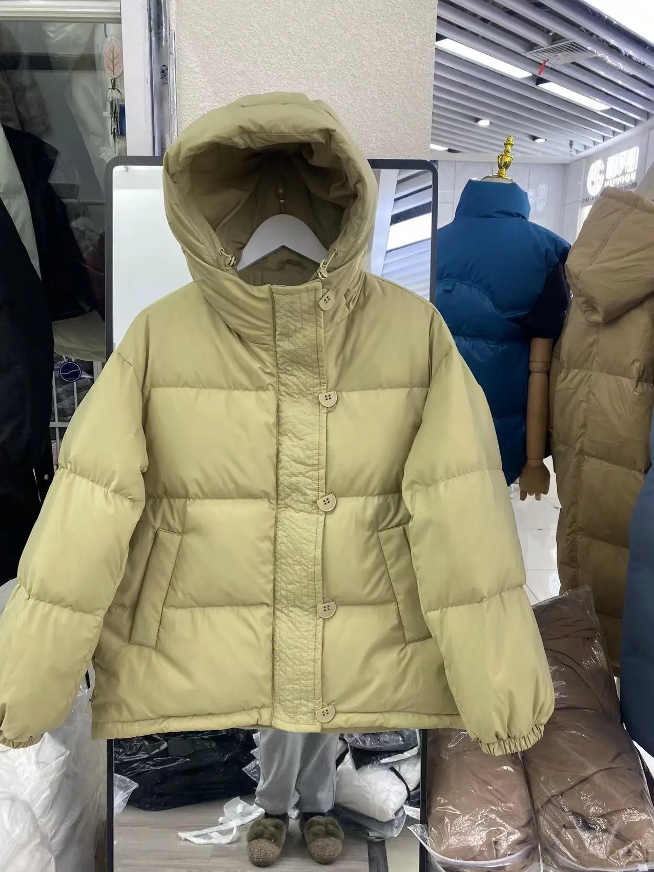 

Down jacket women's hooded short new style thickened small white duck down warm bread jacket