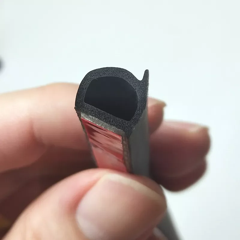 Рисунок 4 - Резиновая уплотнительная лента для автомобильной двери