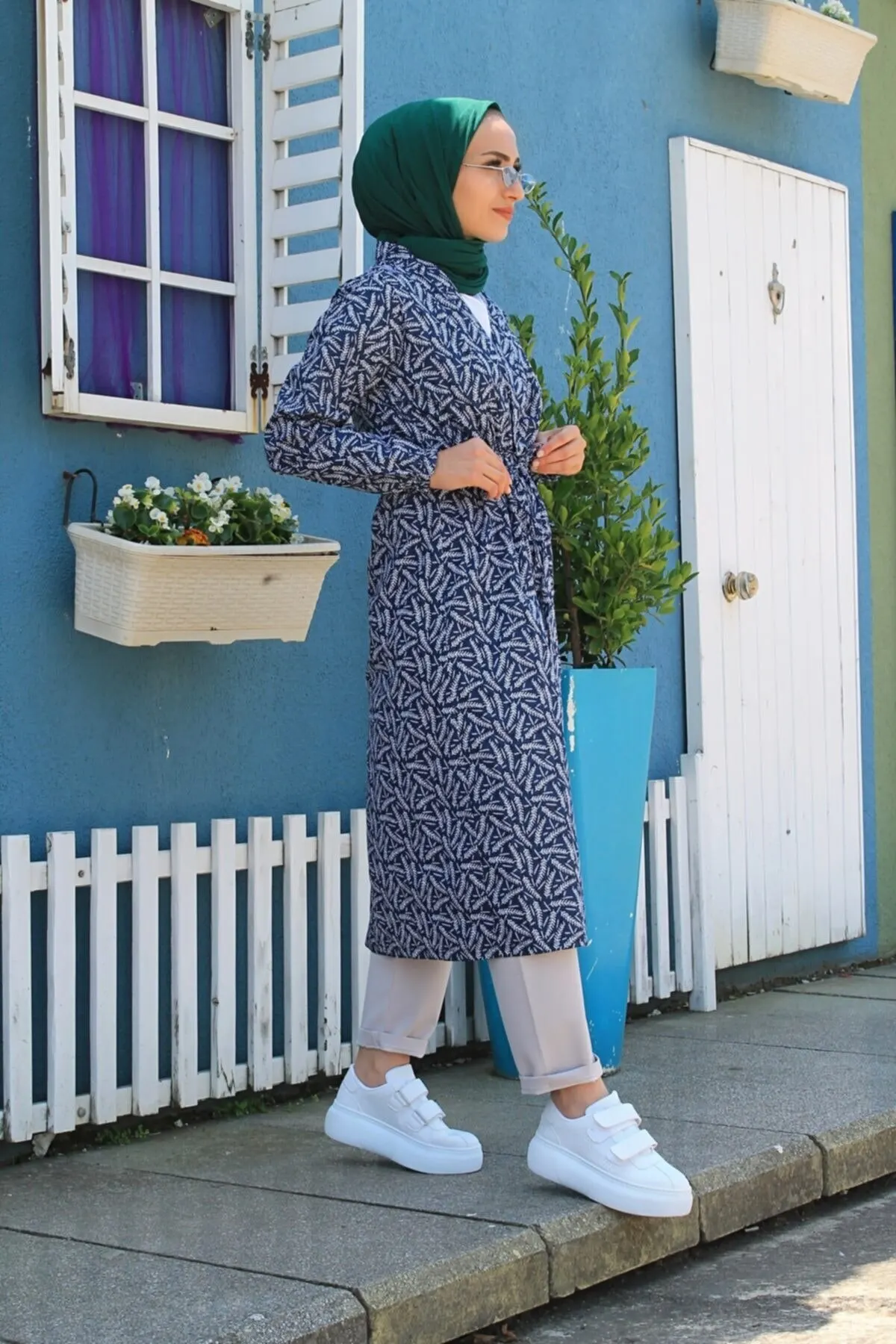 

Women's Kimono Navy Blue White Leaf Kimono Fashion Bathrobe For Ladies