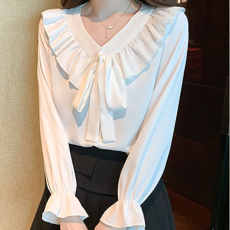 Повседневная Женская блузка с длинным рукавом белая оборками и V-образным