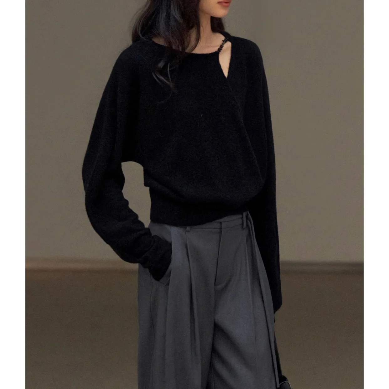 UMI MAO Асимметричный топ со сложенной пряжкой-цепочкой из черного агата и