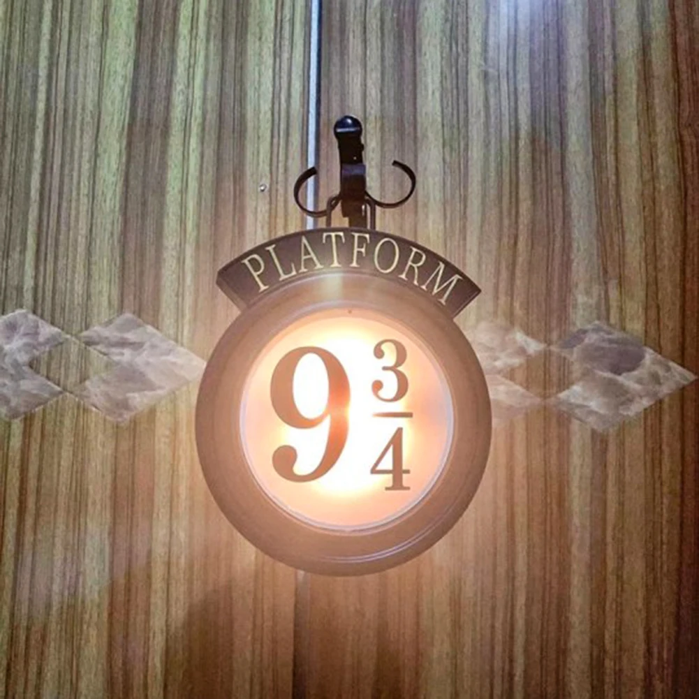 

Регулируемая настенная лампа с крючками для съемки фото и видео