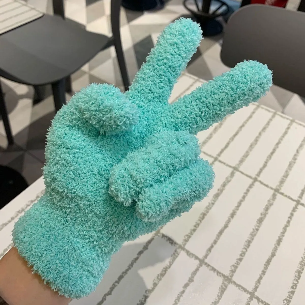 

Корейские Женские однотонные модные плюшевые перчатки, зимние кашемировые милые теплые пушистые мягкие варежки на пальцы, милые бархатные ...