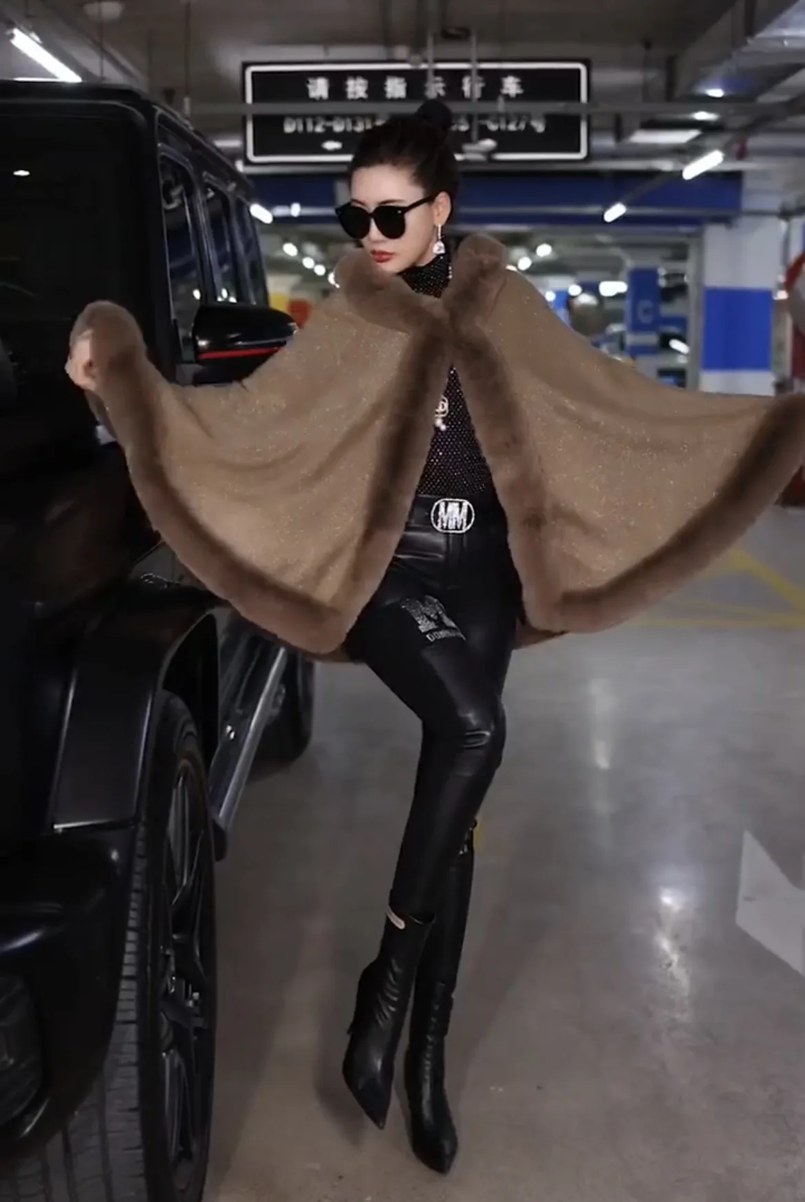 Wool collar hooded semicircle shawl women wear a cape