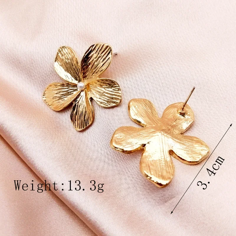 Винтажные большие серьги с металлической вставкой и жемчугом