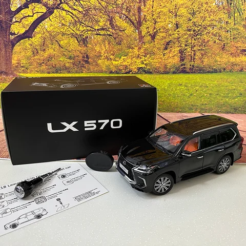 Модель Lexus LX570 1:18 CLD