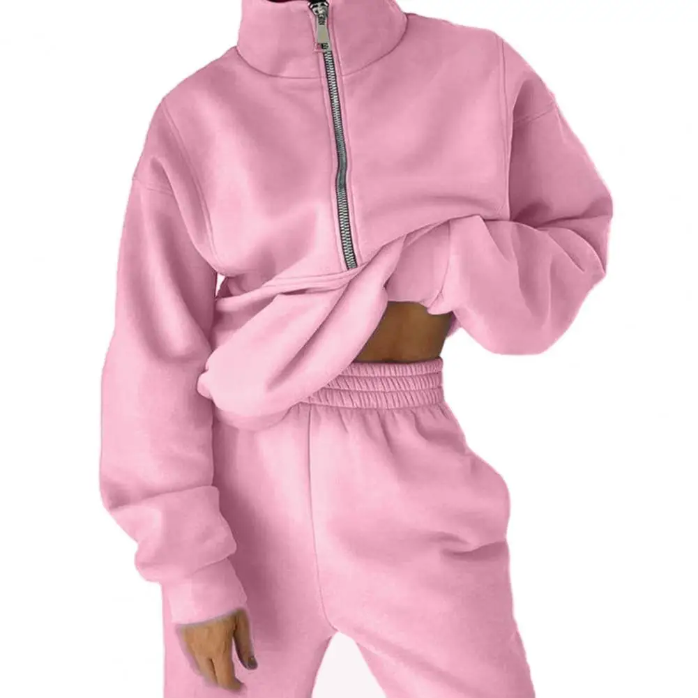 Женский спортивный костюм