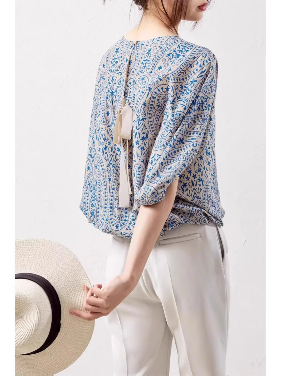 Отрежьте бирку. Большой бренд. Счетчик внешней торговли. Изъятие из шкафа.