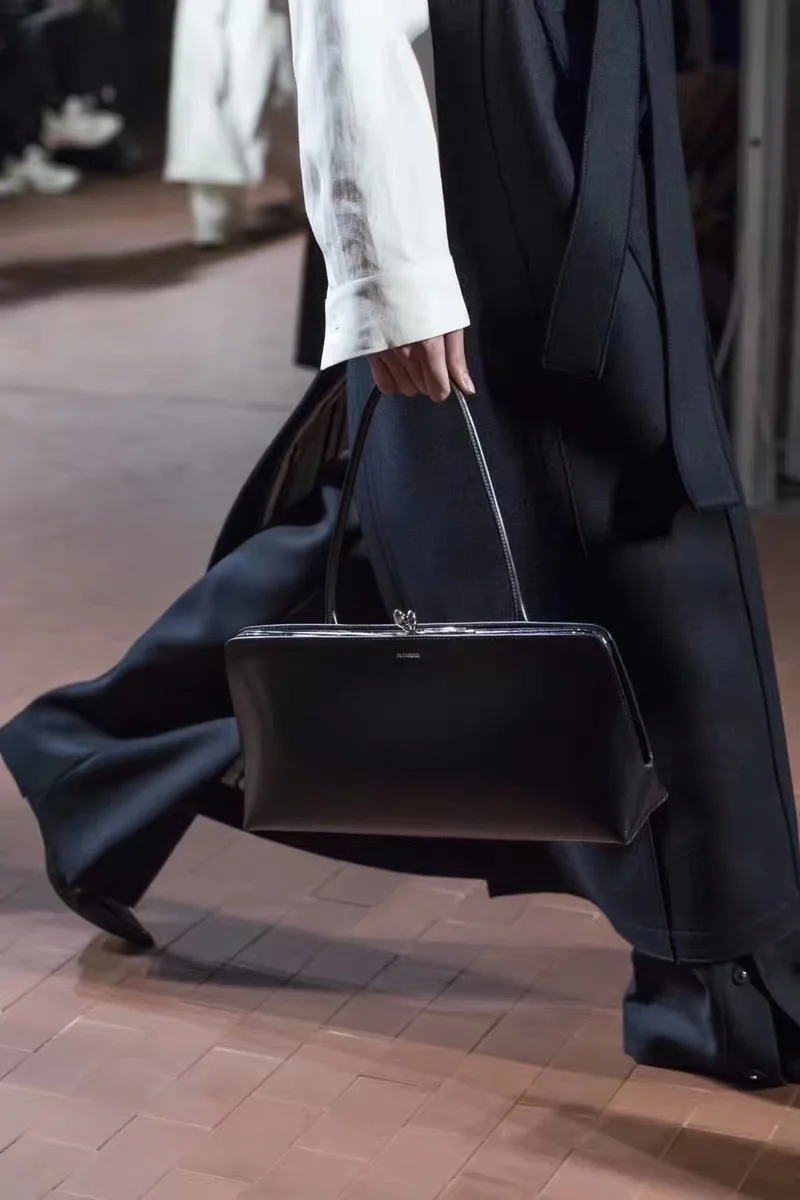 

Luxury Designer Brand Fashion Classic TOP Quality Lady Simple Versatile Convenient Handbag Leather Shoulder Bag J1