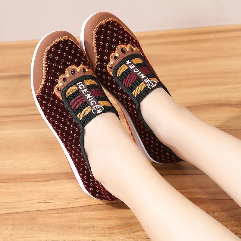 New Style Old Beijing Cloth Shoes Women's Soft Non-Slip Middle-Gged Leisure Flat Bottom Mom Shoes Female