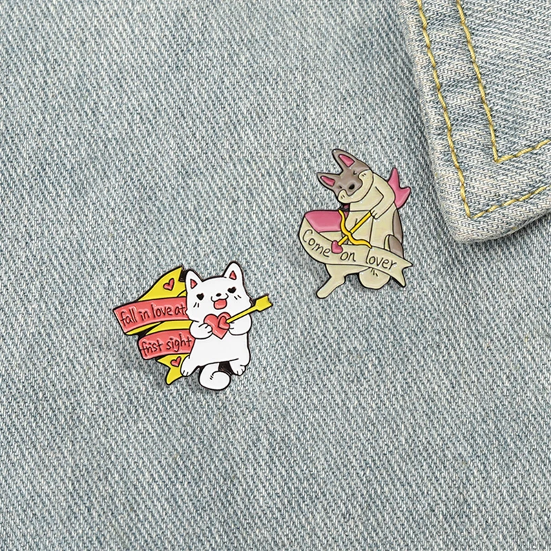 Эмалированная брошь в виде котят обнимающих ангелов купидонов для одежды