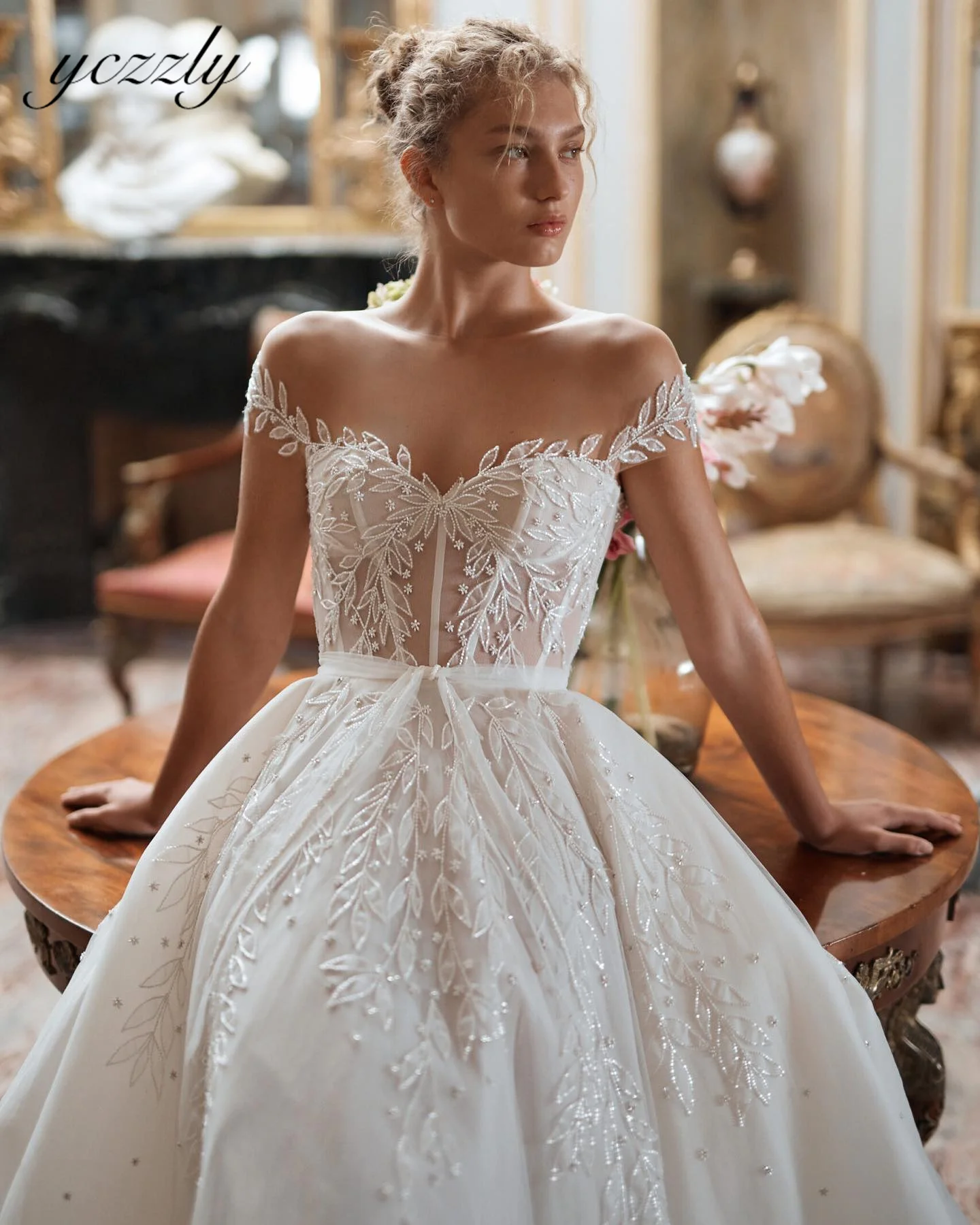 

Yczzly модные платья невесты с иллюзионным вырезом и аппликацией в виде листьев, с длинными рукавами и бисером, со шлейфом, W130