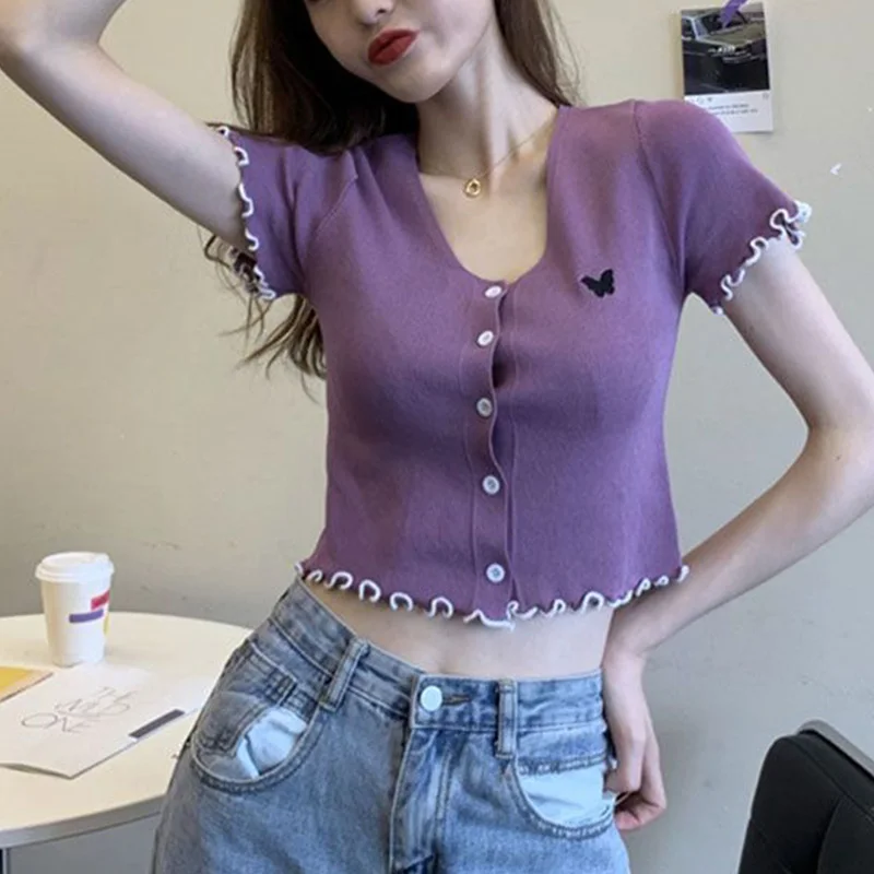 Укороченный топ с коротким рукавом и круглым вырезом вышивкой