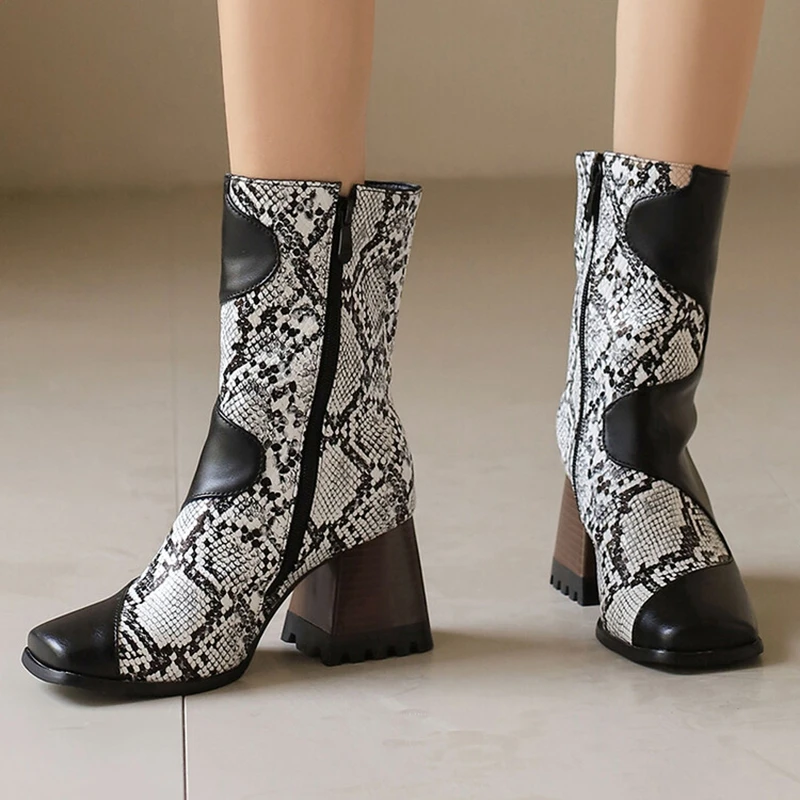 Новинка 2024 дизайнерские полусапожки на блочном каблуке 7 см с круглым носком