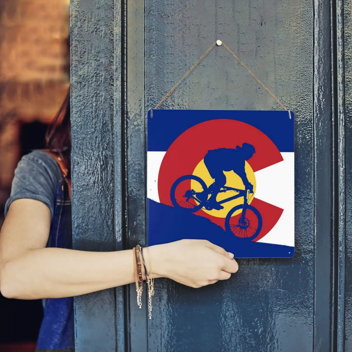 

Велосипед в Колорадо, металлический жестяной знак, декор 12x12 дюймов, закругленный угол, добавьте атмосферу, подарок на день рождения