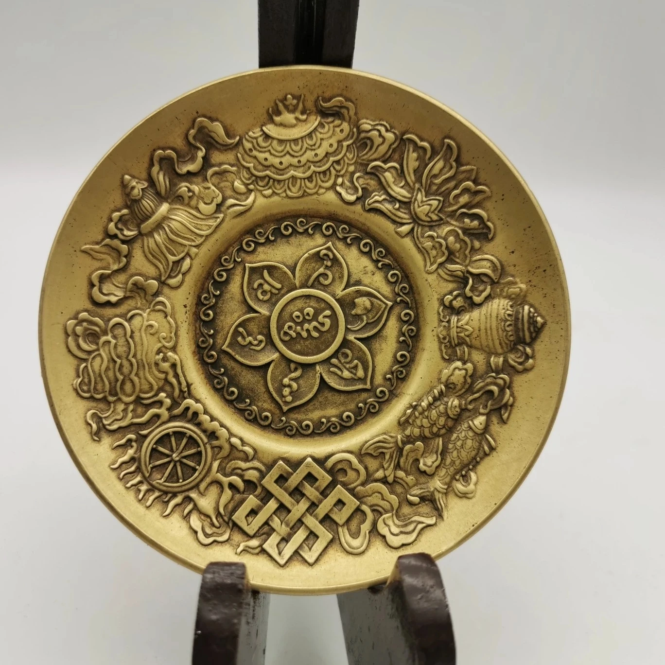 

Free Delivery China Elaboration Brass Carving Propitious “Eight Treasures” Disc Metal Crafts Home Decoration