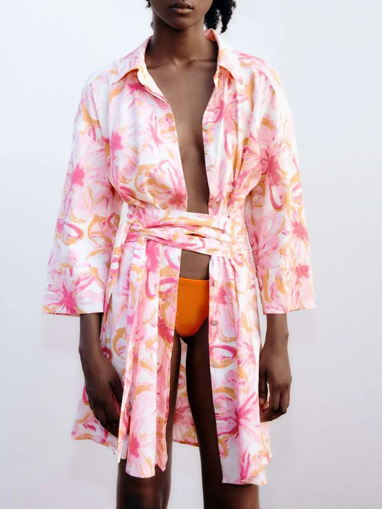 

Женское льняное платье-рубашка с поясом и цветочным принтом