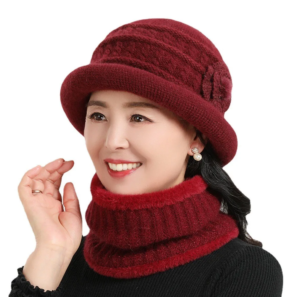 

Новая зимняя шапка для дам плюс бархатные теплые шерстяные шапки шапка шарф Набор для женщин среднего возраста элегантная шапка с цветами и...