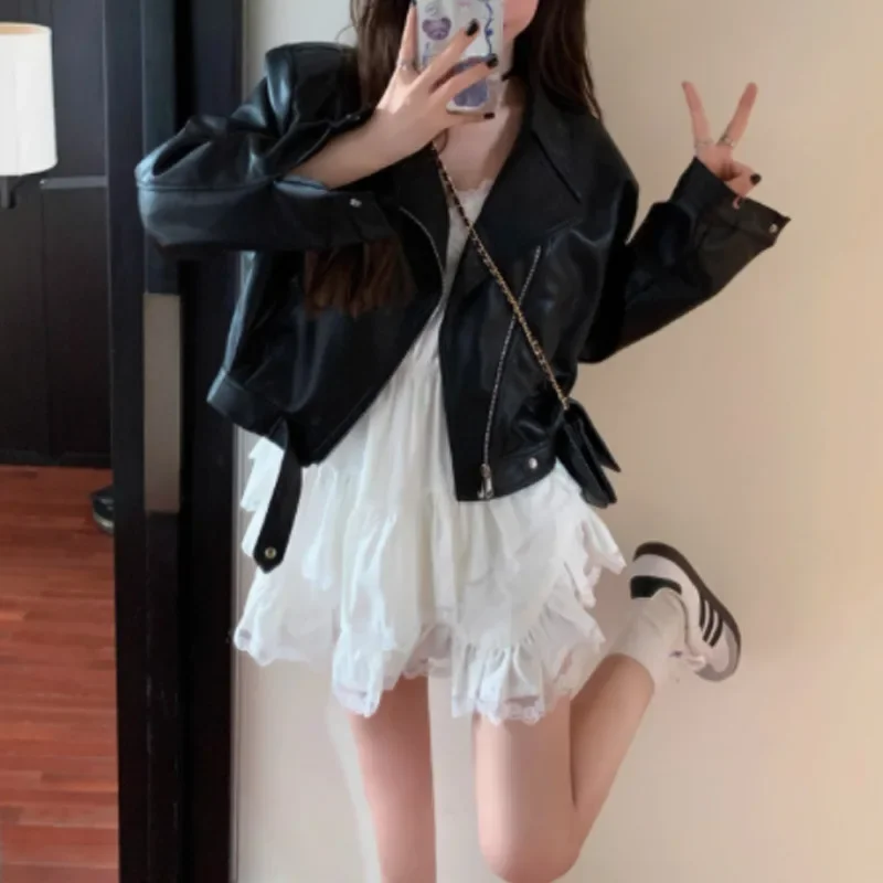 Женская винтажная байкерская куртка черная укороченная из натуральной кожи с