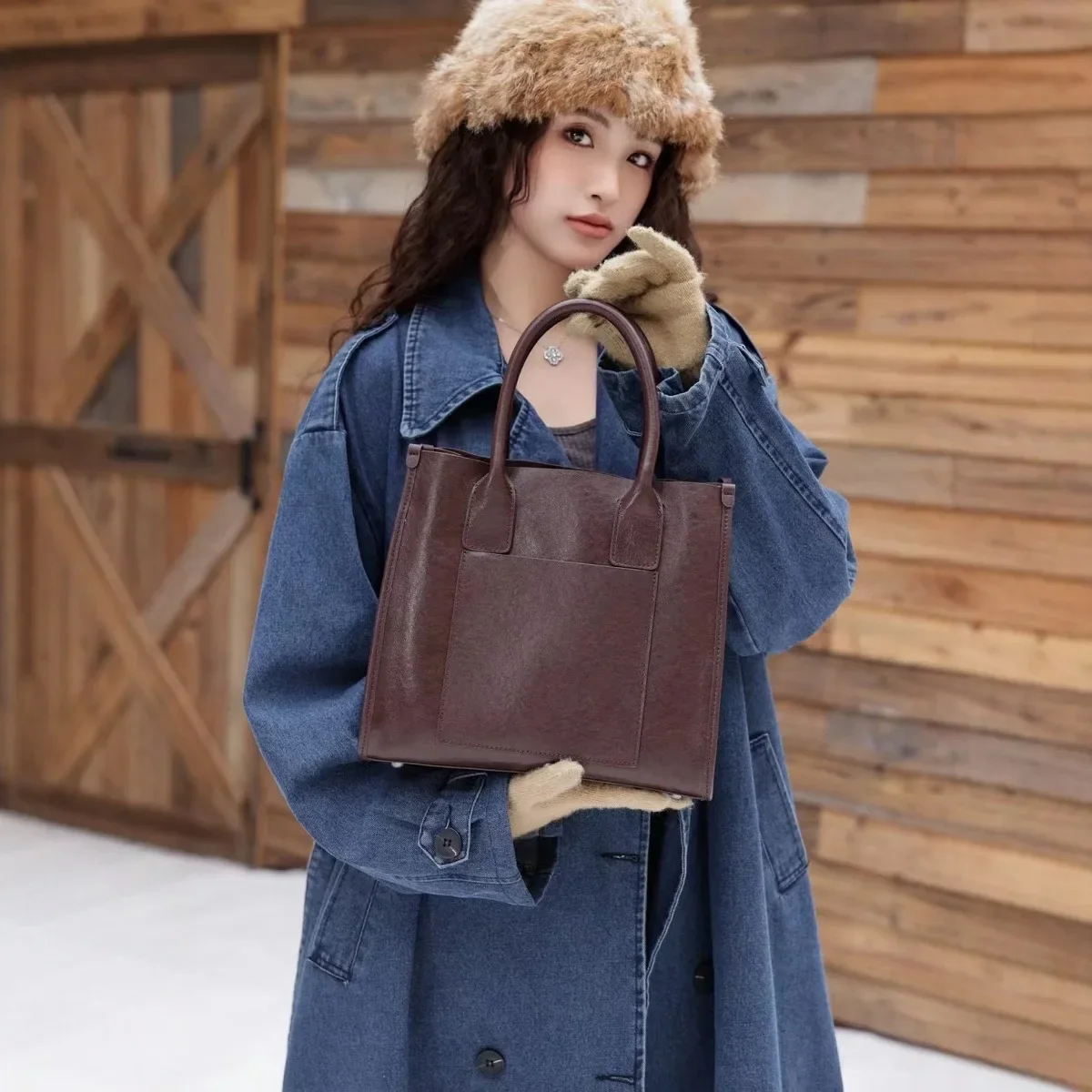 Большая квадратная сумка из воловьей кожи растительного дубления в стиле ретро