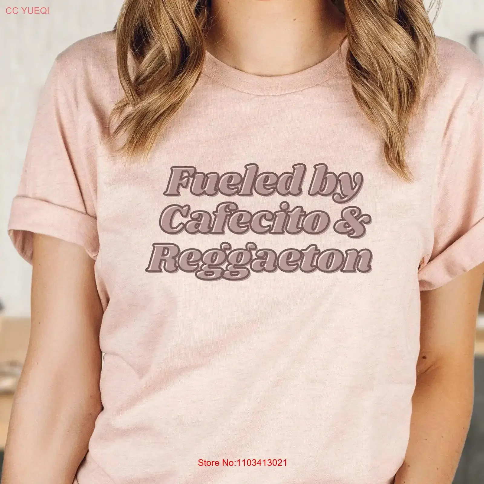 Фото Футболка Fueled by Cafecito and Reggaeton для любителей кофе, латинский юмор, латинский юмор, латиноамериканский сарказм, спанский размер, различные цвета, винтажные №1