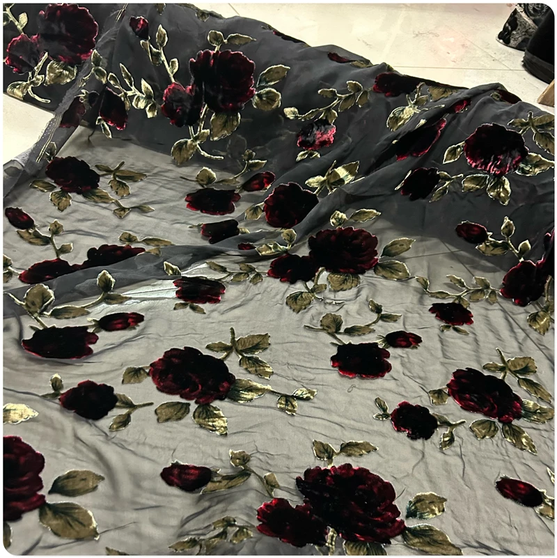 Прозрачная синтетическая шелковая ткань с вырезами из хлопка цветком красной