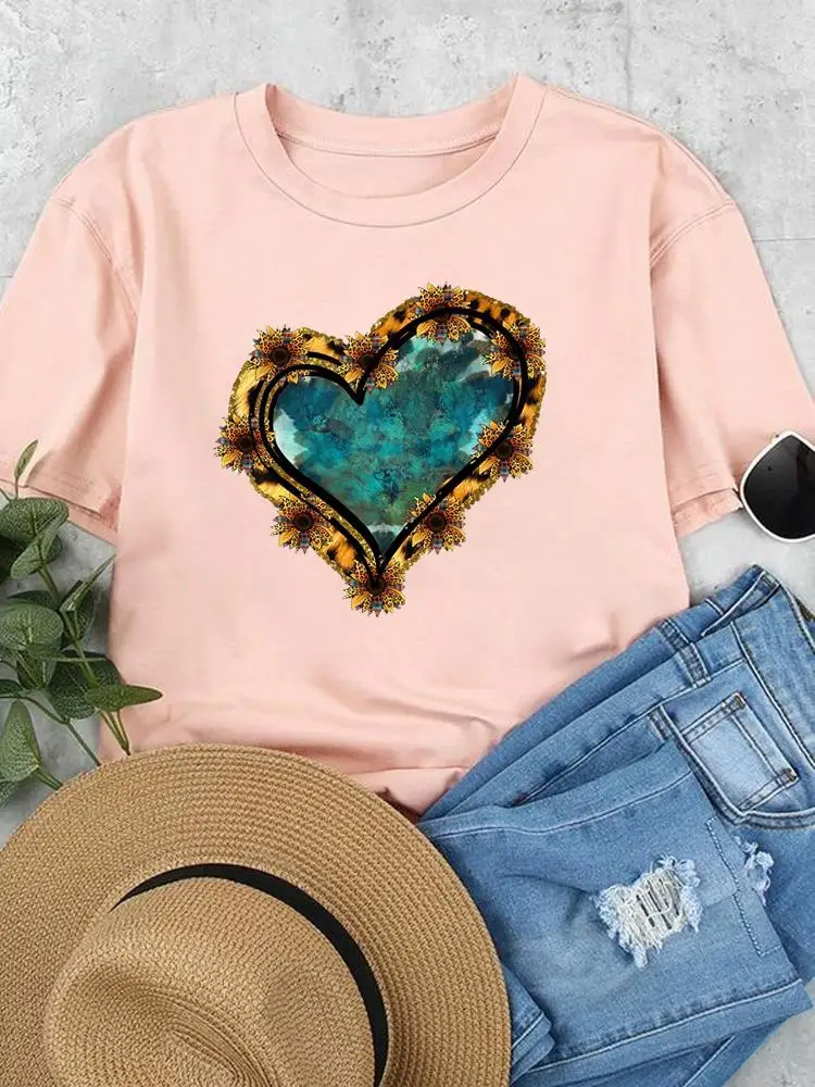 

Женская Винтажная футболка с принтом Love Heart, Повседневная футболка с рисунком, летняя футболка с мультипликационным принтом