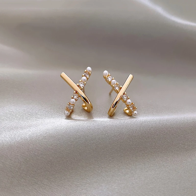 

Новинка 2022, корейские изысканные маленькие серьги с жемчугом в форме Креста, модные необычные аксессуары для девочек, роскошные украшения д...