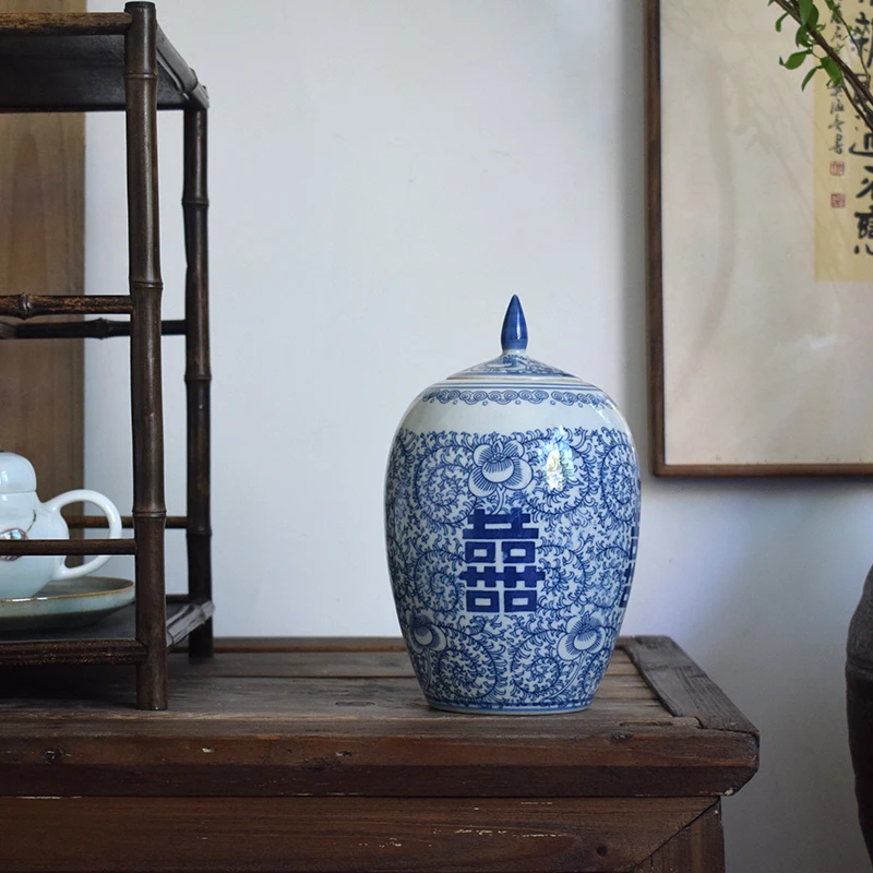 

Керамическая банка с персонажами Enhancement