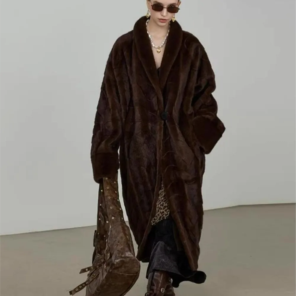 Зимнее пальто с шалевым воротником и открытой строчкой рукавами летучая мышь