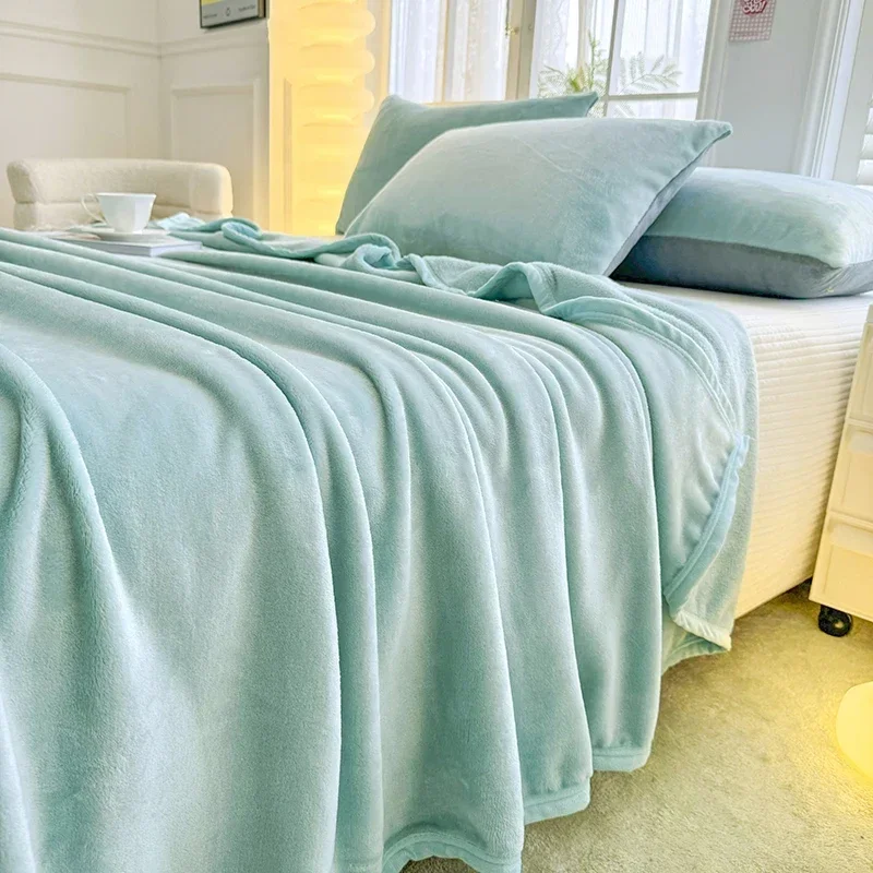 Мятно-зеленое пушистое одеяло большое мягкое и теплое однотонное для дивана