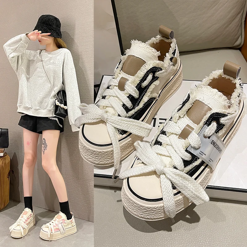 Thick Soled Canvas Shoes Women's Spring 2022 New Niche Design Sense Flat Bottom Anti-skid Net Red Fashion Versatile Beggar Shoes