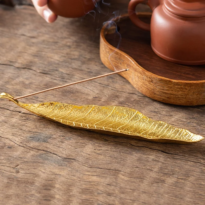 

Антикварная курильница из цинкового сплава в форме листьев