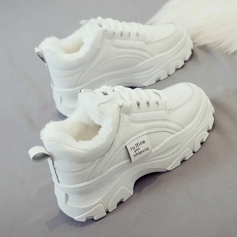 Рисунок 5 - Женские кроссовки 2023