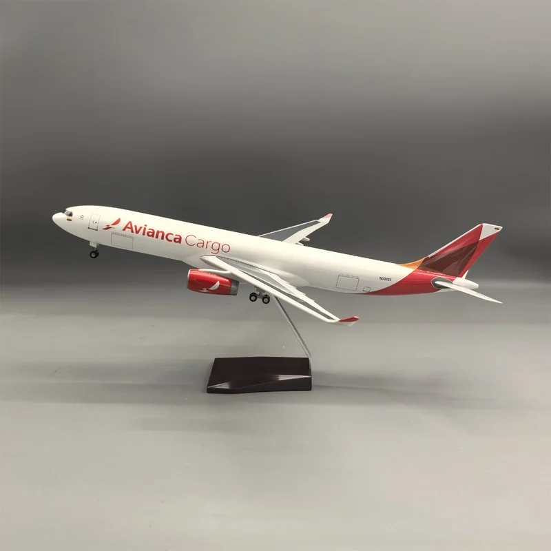 Фото Модель самолета в масштабе 1:135, литая из смолы, колумбийский самолет Avianca Cargo A330, коллекционная модель самолета, подарок для демонстрации. №2