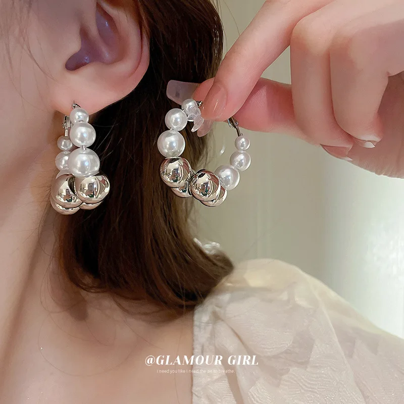 

Silver Needle Pearl C-shaped Earrings Are Popular In The Internet 2022. New Cool And Exaggerated Personalized