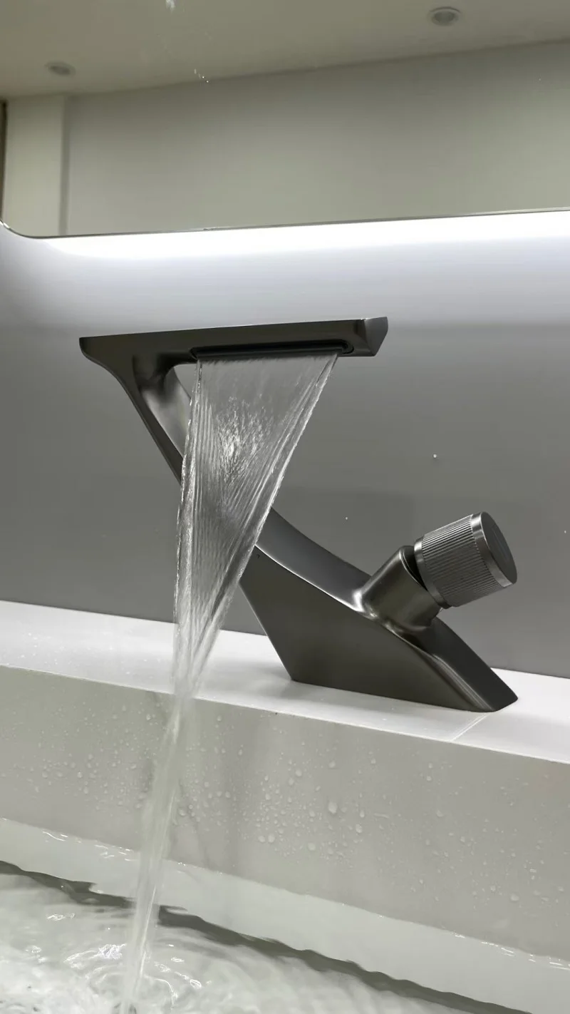 Роскошный латунный смеситель для раковины с водопадом современный одним