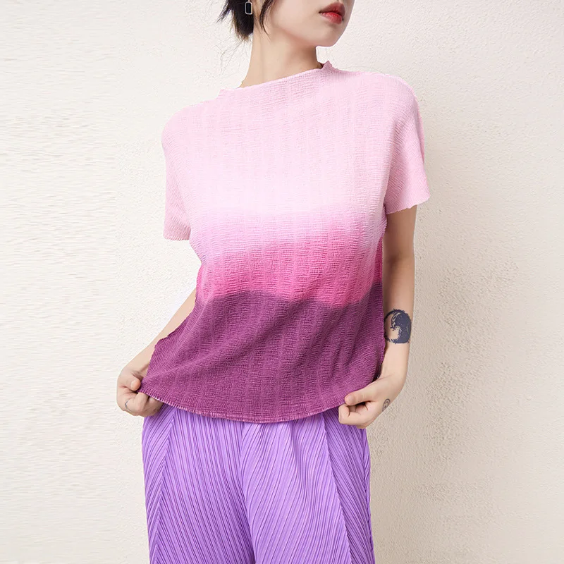 

Miyake short-sleeved T-shirt pleated summer digital printing round neck loose thin section chic design top women
