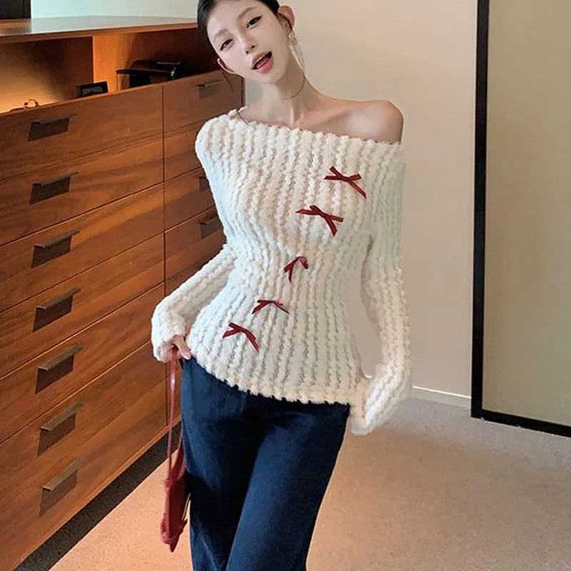 Тонкие женские пуловеры с бантом