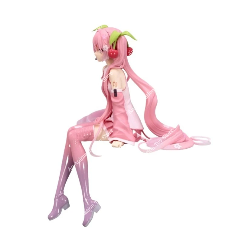 Фото В наличии: 100% Оригинальная фигурка FuRyu Noodle Stopper Hatsune Miku Sakura Miku (сидячая версия) Коллекционная аниме-фигурка: декор для рабочего стола, подарок №2