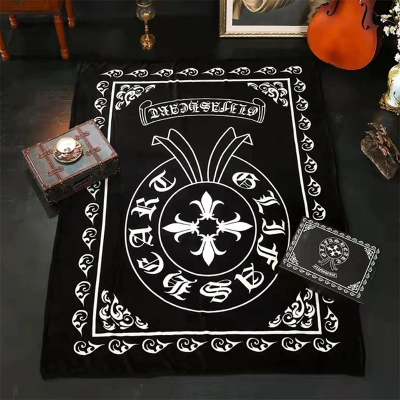 

Fashion Cross Hearts Flannel Blanket Spring and Autumn Air Conditioning Quilt Black Sofa Dust Cover Wall Decoration Pendant