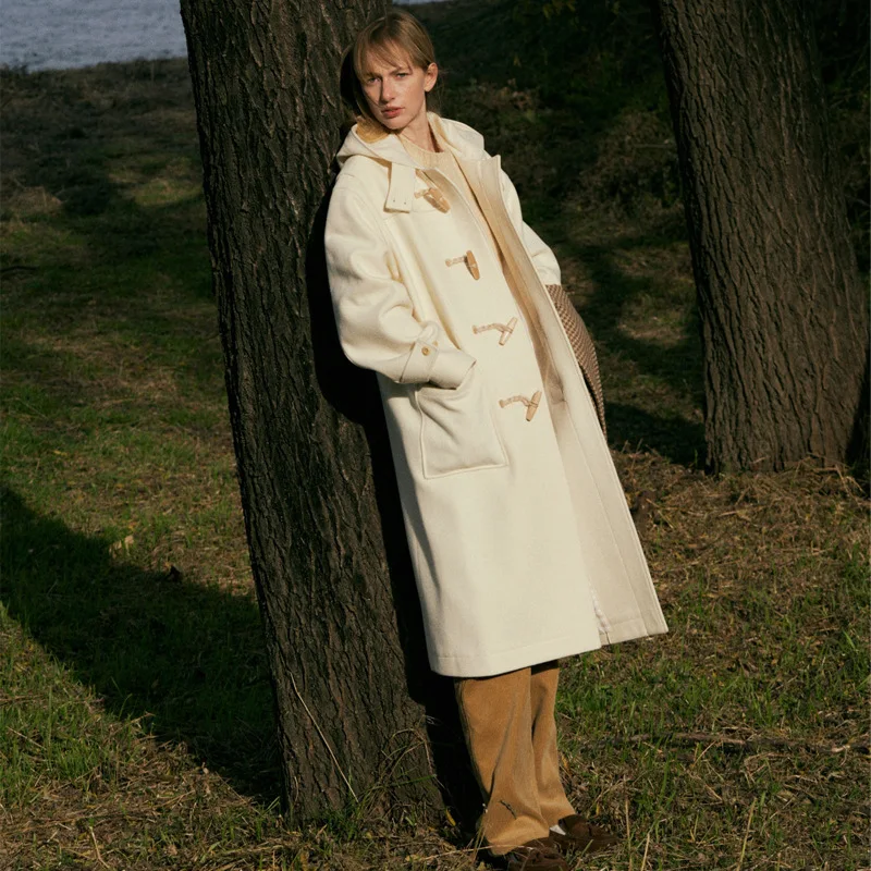 Пальто женское шерстяное средней длины с капюшоном на осень/зиму