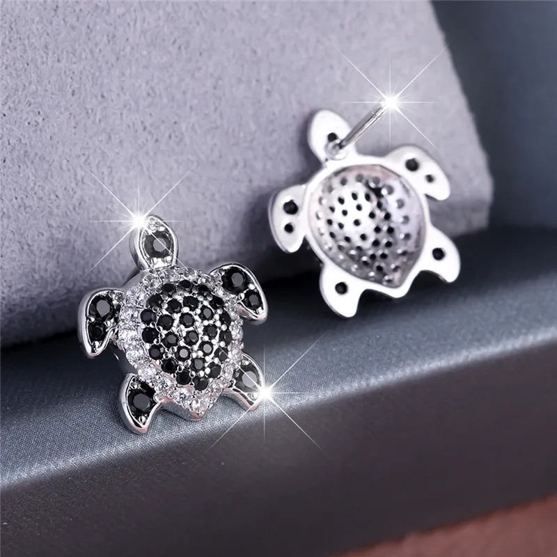 Женские серьги-гвоздики в виде черепахи