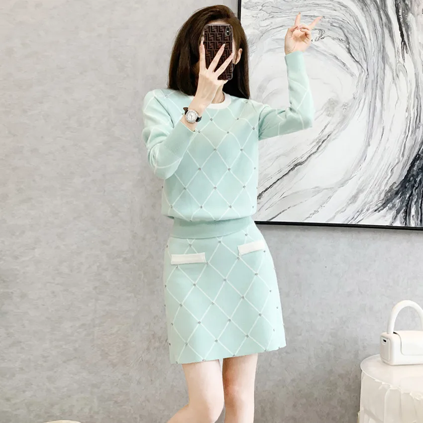 

Fashion New High Quality Autumn Diamonds Knitted Two Piece Set Sweet Women O Neck Plaid Argyle Sweaters + Mini A Line Skirt Suit