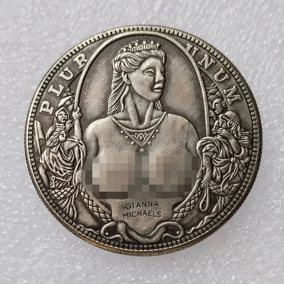 

Серебряная монета "Морган" с изображением скелета