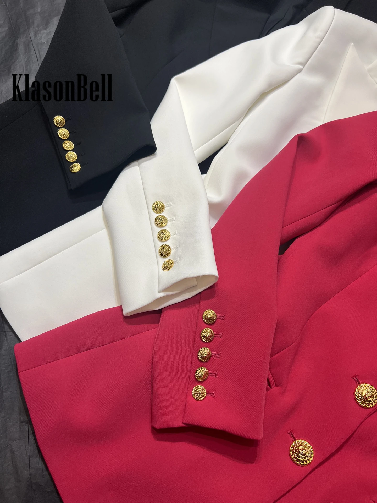 5.4 KlasonBell Классическая темпераментная куртка с длинными рукавами и золотыми