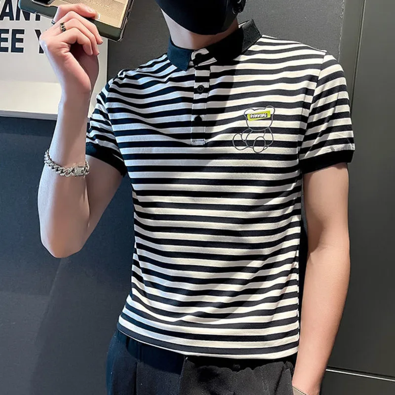 

2022 летние тонкие рубашки поло с коротким рукавом, мужские Модные полосатые повседневные рубашки поло с принтом медведя, офисный топ с отвор...