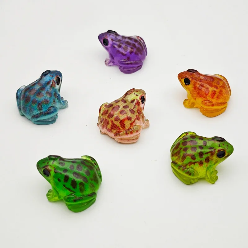 Миниатюры лягушек из смолы